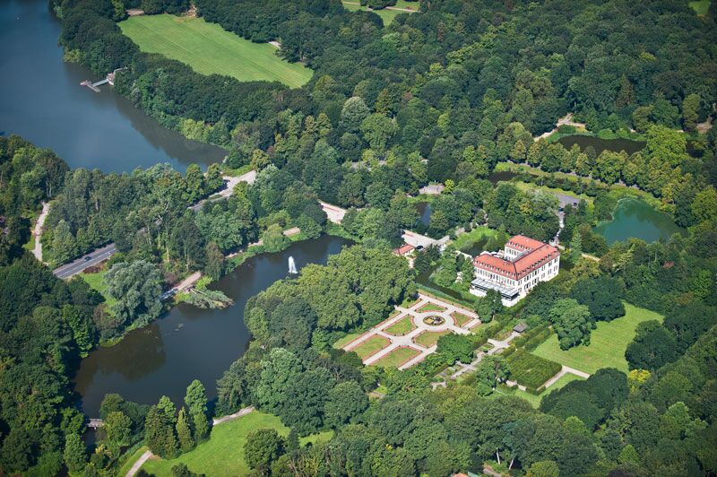 Das Schloss Berge aus der Vogelperspektive