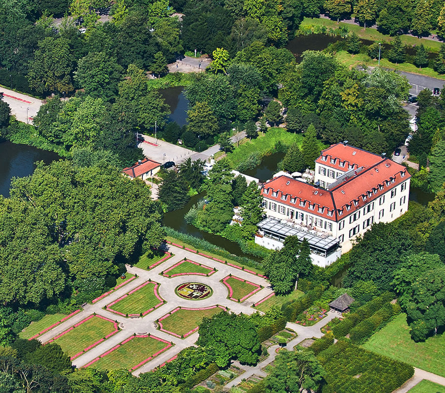 Das Schloss Berge aus der Vogelperspektive